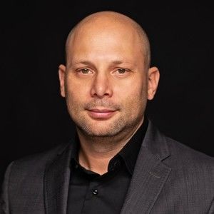 Meet your Posher, Val